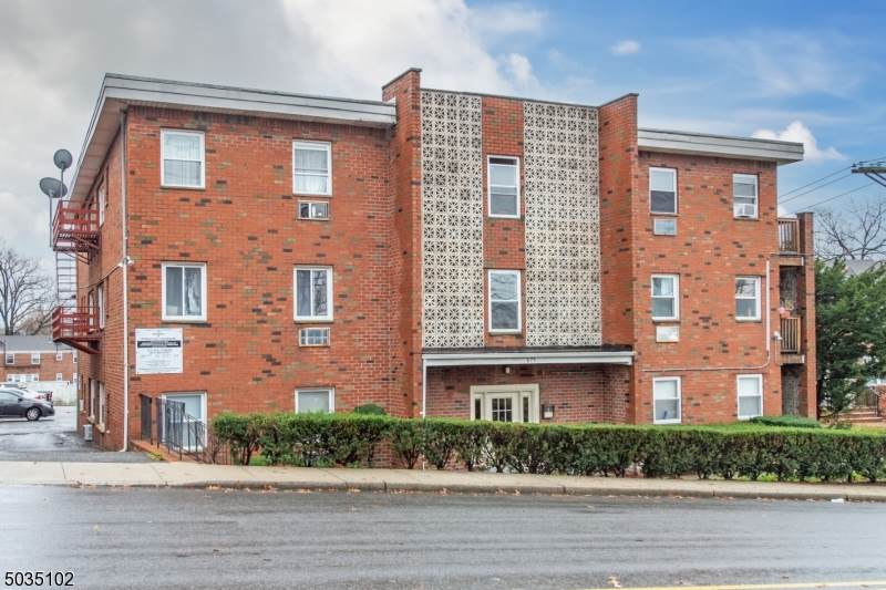 675 Joralemon St A3 - Photo 1