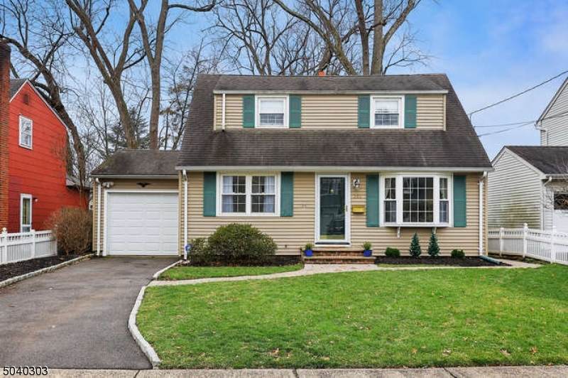 392 Park View Dr - Photo 1