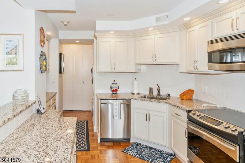 2 Claridge Dr. 4Fw - Photo 1