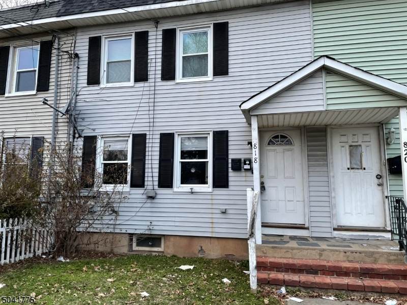 818 E Hazelwood Ave - Photo 1