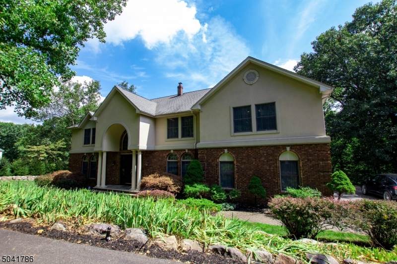 16 Crestfield Rd - Photo 1