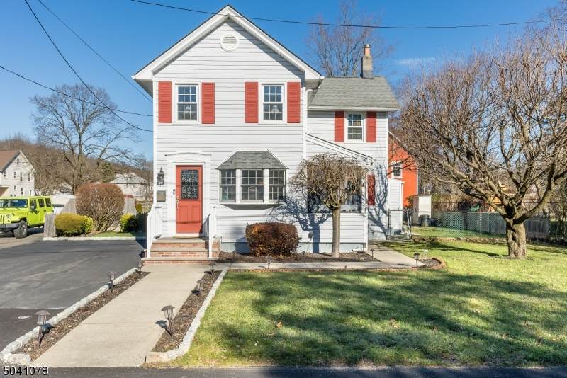 10 Stephens Ave - Photo 1