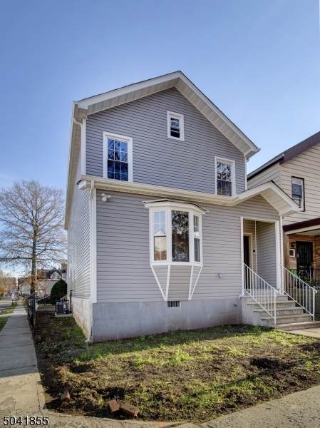 72 Lincoln St - Photo 1