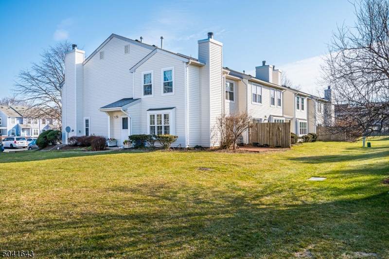 32 Almond Dr - Photo 1