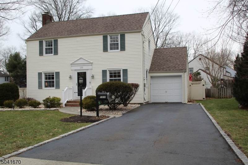 1306 Kenyon Ave - Photo 1