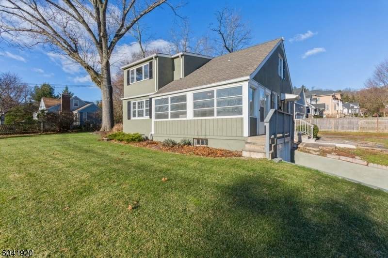 11 Lakeview Ave - Photo 1