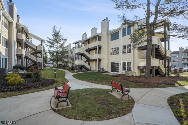 713 Pinehurst Ct - Photo 1