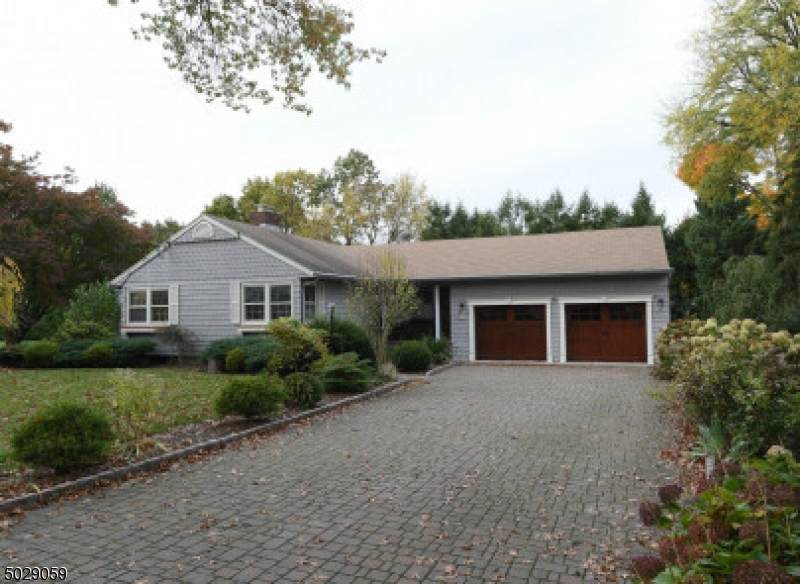 8 Garden Ct - Photo 1