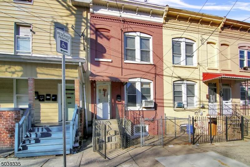 200 Parker St - Photo 1