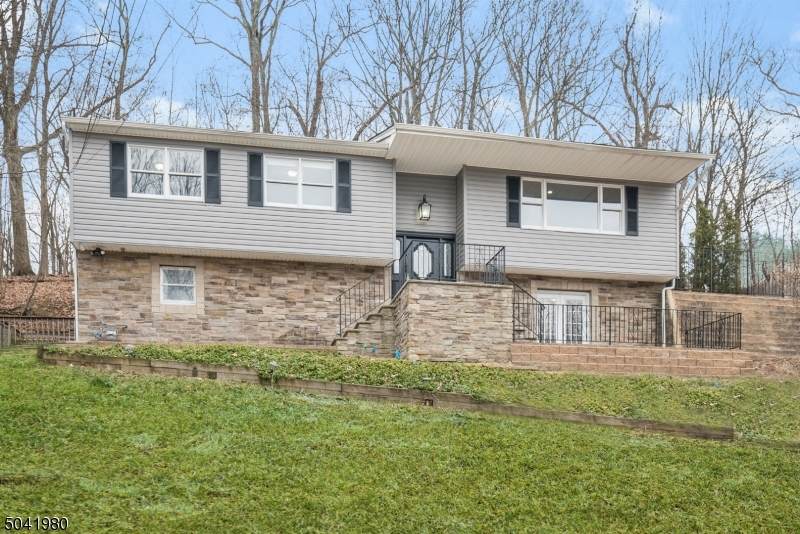 80 Summit Ave - Photo 1
