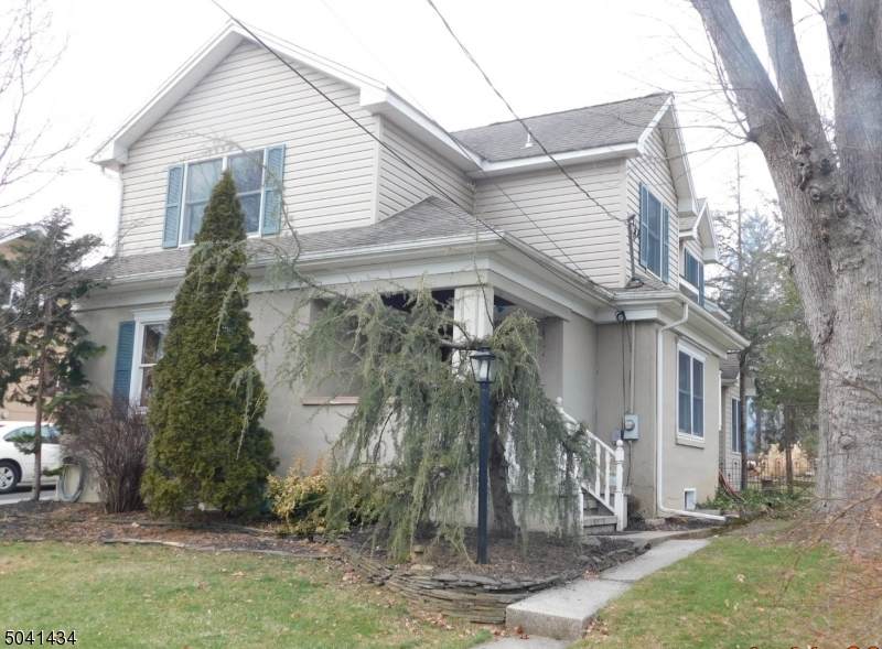 264 Wyoming Ave - Photo 1