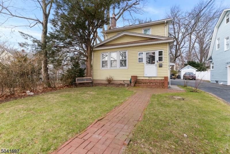 11 Paterson Ave - Photo 1