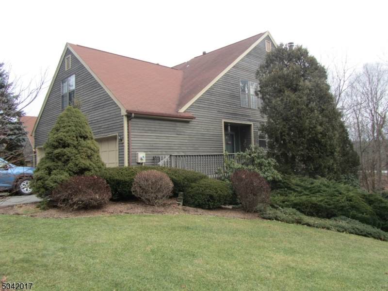 39 Lexington Ln - Photo 1