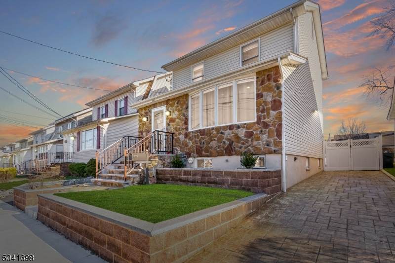 1021 Woolley Ave - Photo 1