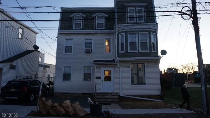 578 White St - Photo 1