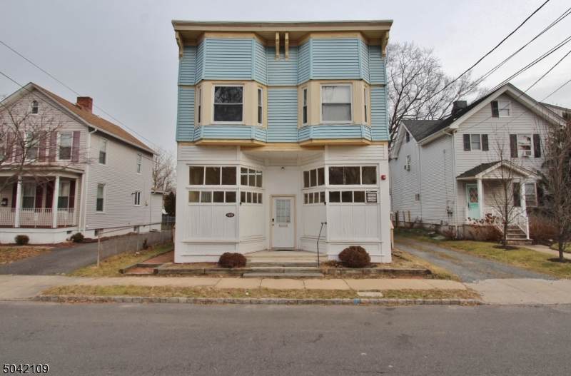 125 Front - Photo 1