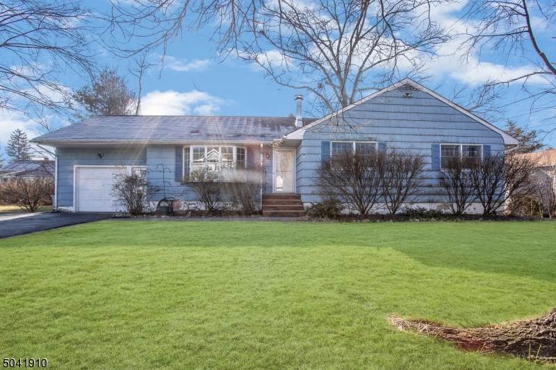 51 Caroline Ave - Photo 1
