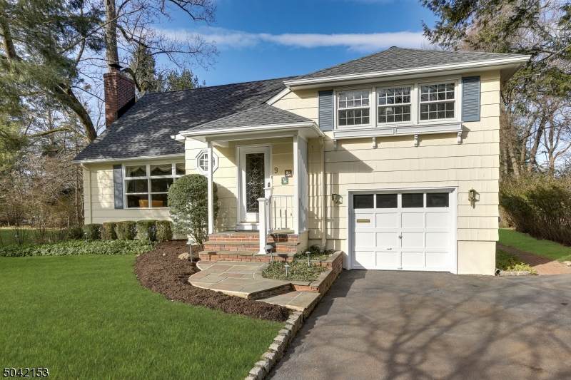 9 Great Hills Ter - Photo 1