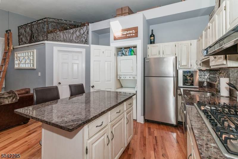 163 14TH ST - Photo 1