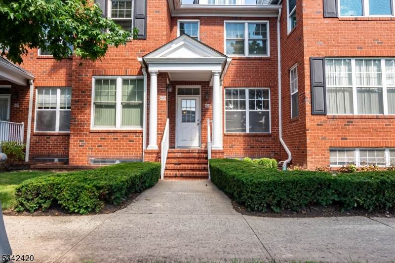 628 Middlesex Ave - Photo 1