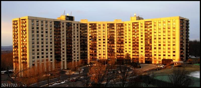 2 Claridge Dr. 8Ee - Photo 1