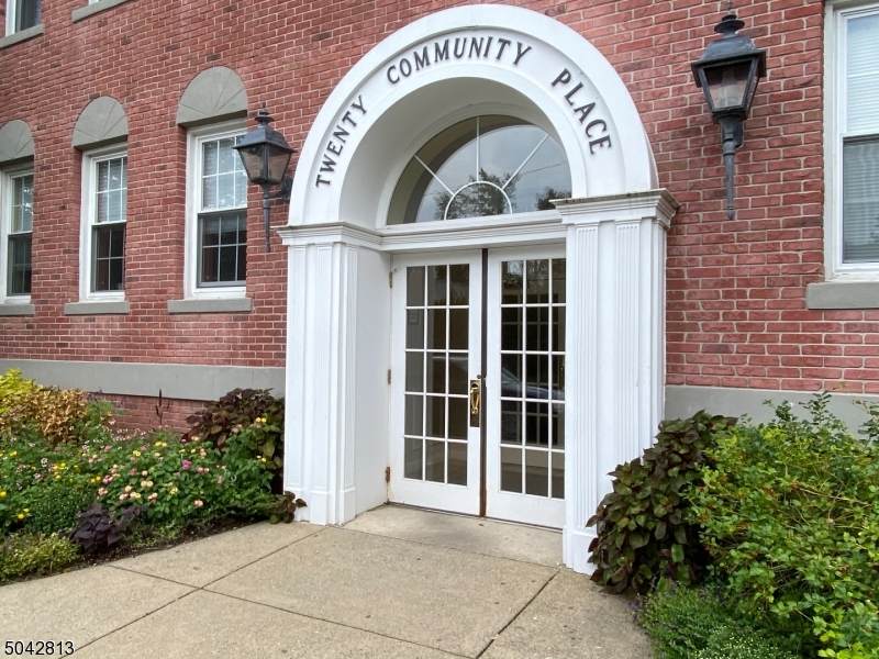 20 Community Pl - Photo 1