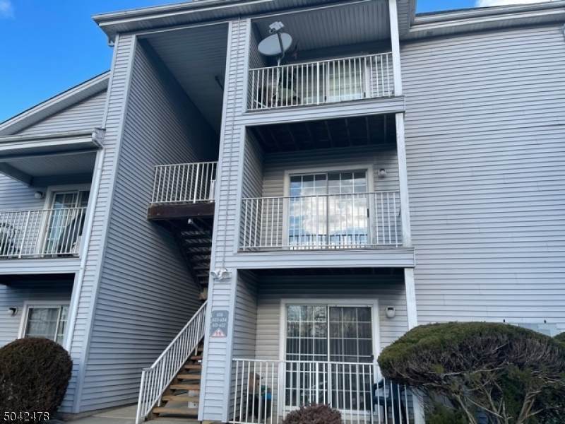 604 Stratford Pl - Photo 1