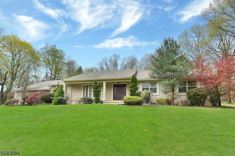572 Kiowa Dr - Photo 1