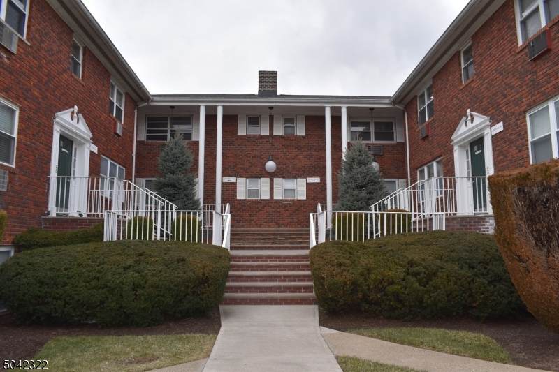 195 N Beverwyck Rd - Photo 1