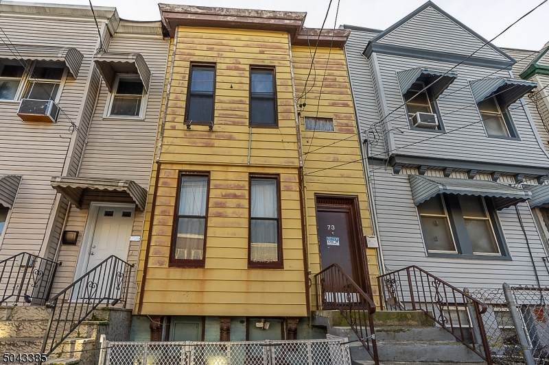 73 Virginia Ave - Photo 1