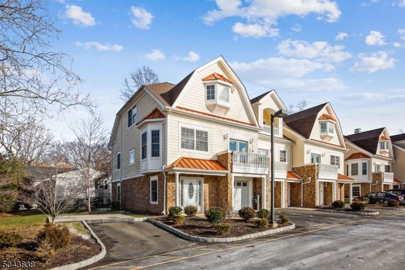 1 Riverbend Ct - Photo 1