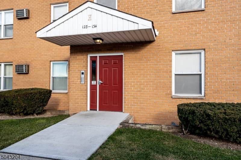 132 Riverview Ct - Photo 1