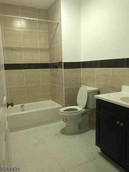 841 Elizabeth Ave 301 - Photo 1