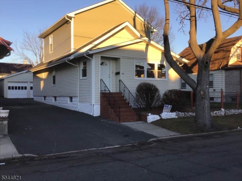 918 Smith St - Photo 1