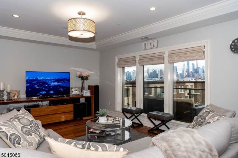 53 Eton Row - Photo 1