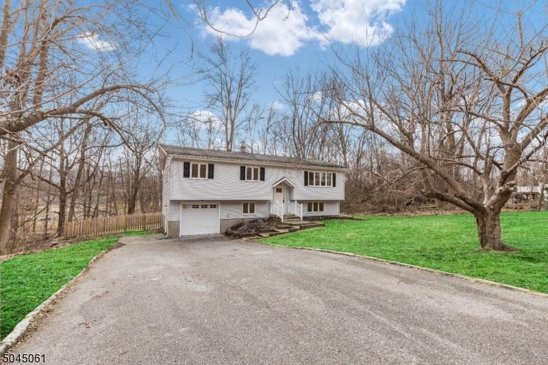 11 Dorchester Dr - Photo 1