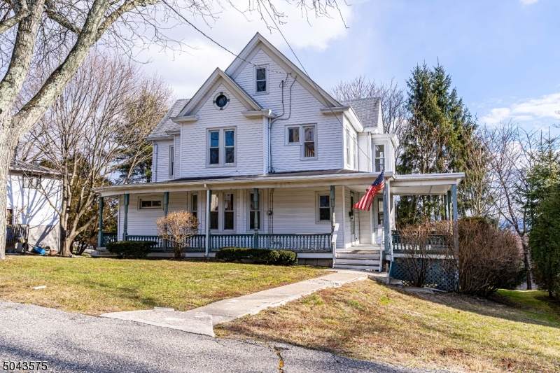 439 William St - Photo 1