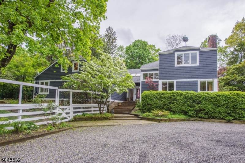 4 Horseshoe Bend Ln - Photo 1