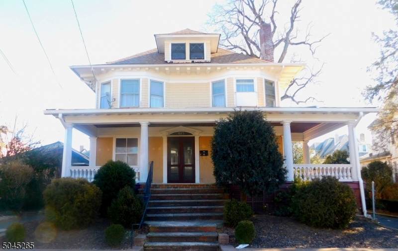 845 Lake St - Photo 1