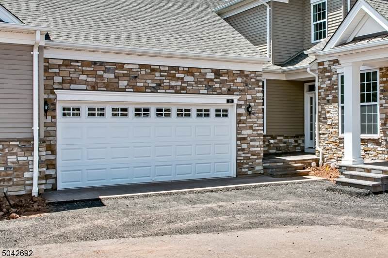 39 Van Cleef Dr - Photo 1