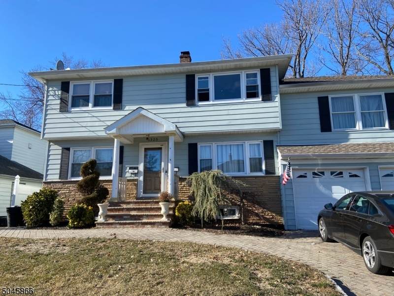 1325 Woodruff Pl - Photo 1