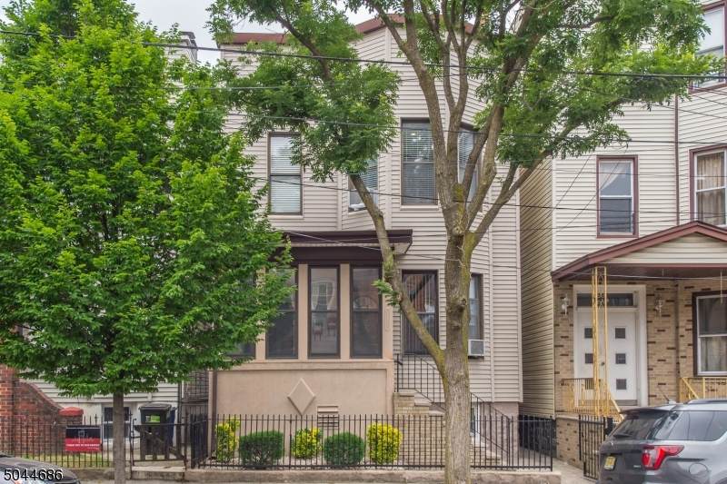 112 Maple St - Photo 1