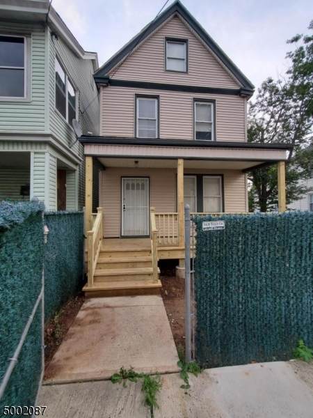 200 Myrtle Ave - Photo 1