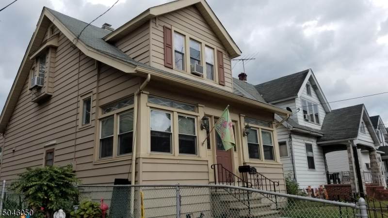 929 Hudson St - Photo 1