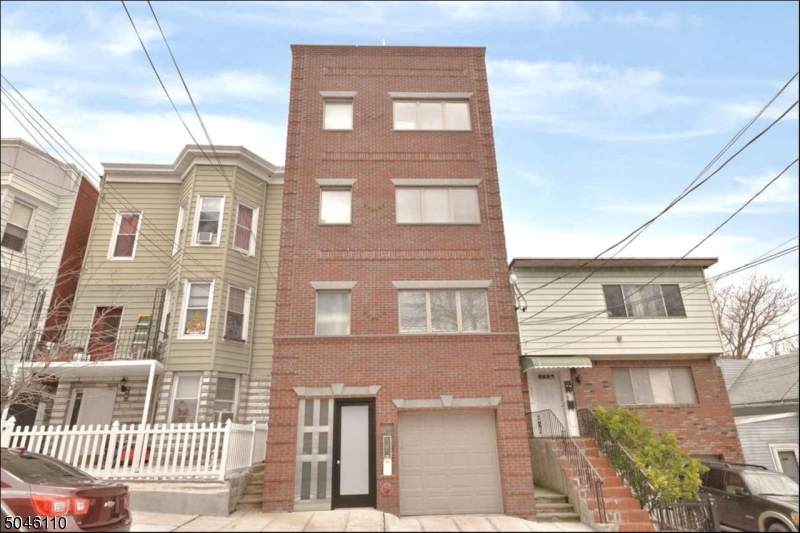 629 38TH ST, - Photo 1