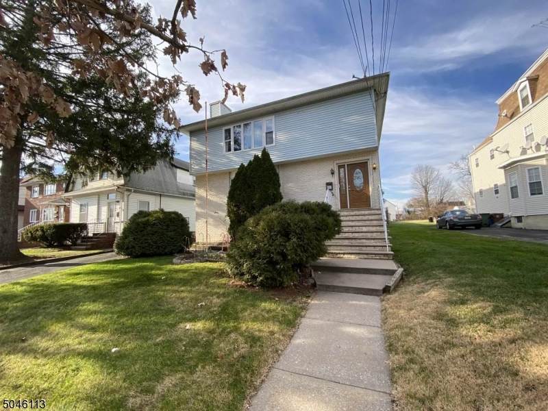 317 E Henry St - Photo 1