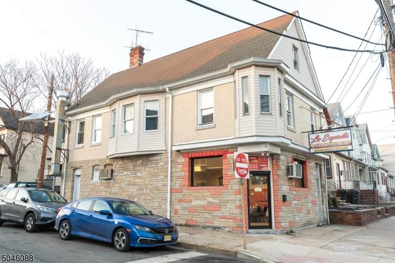 335 Washington Ave - Photo 1