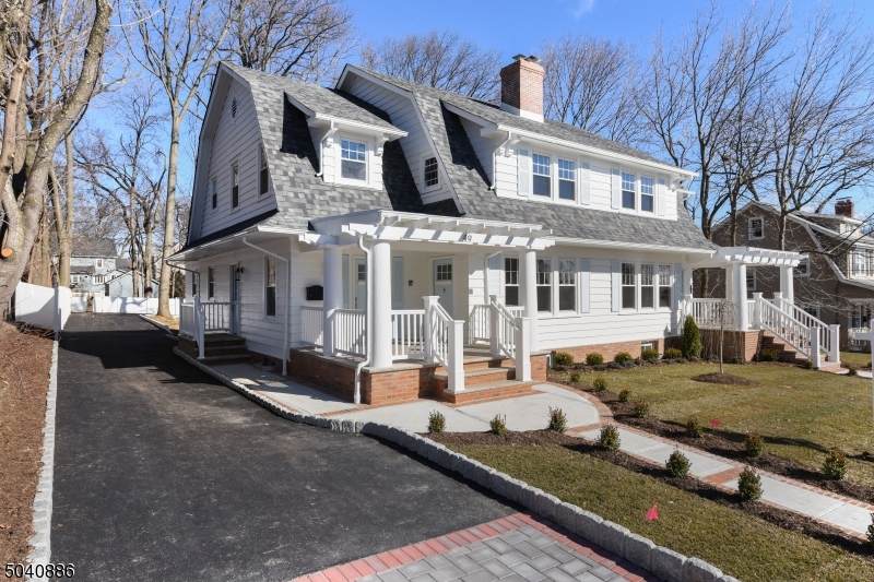 49 Lawrence Ave - Photo 1