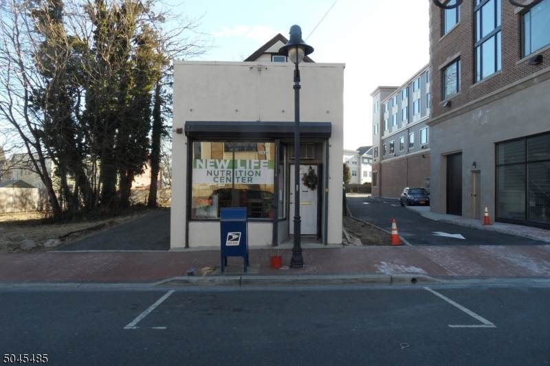 1573 Springfield Ave - Photo 1
