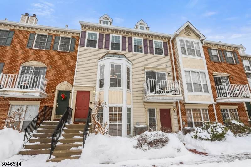 31 Holly St - Photo 1